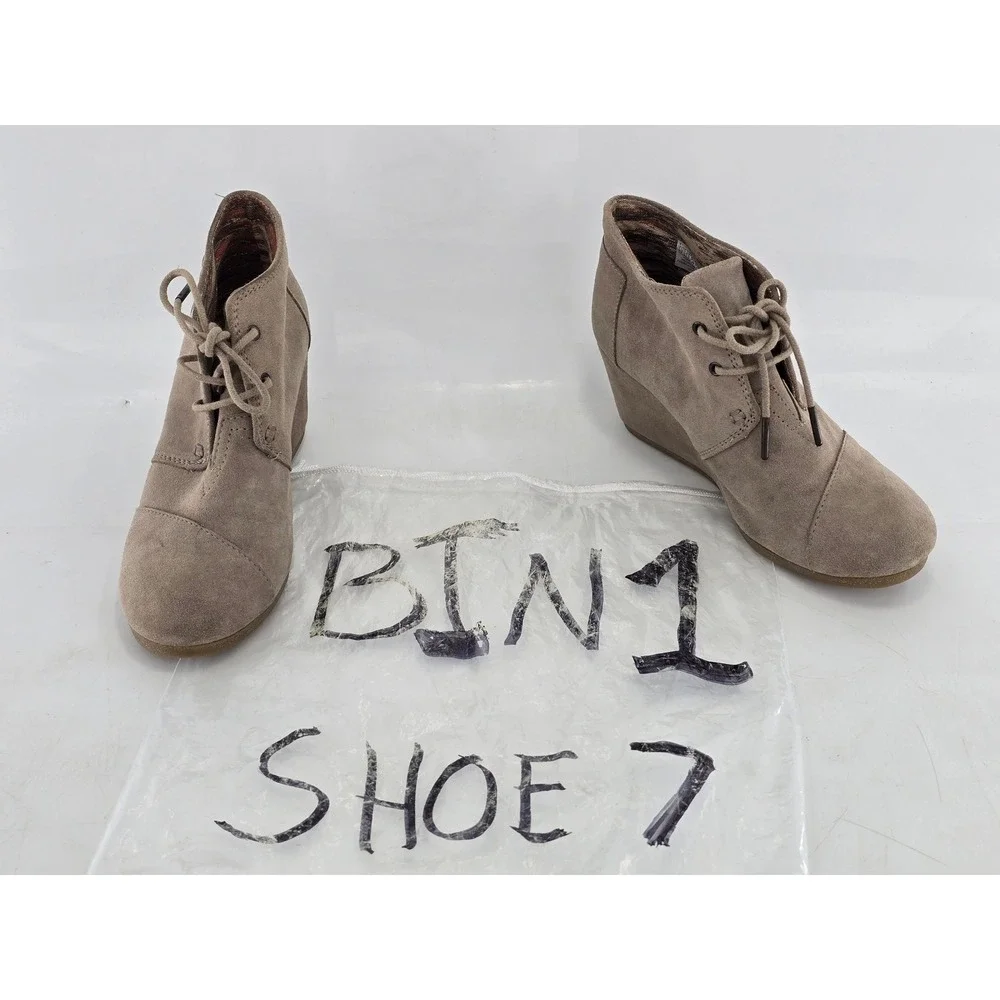 TOMS Desert Wedge Booties Women 7.5 Taupe Suede Lace Up Ankle Boots - Excellent